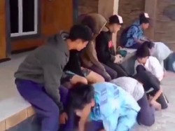 Waduh, Bang Jago Cianjur Paksa Siswa SMP Cium Kaki gegara Dendam