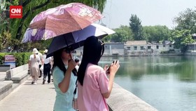 VIDEO: Beijing Diterjang Panas Ekstrem, Tembus 39 Derajat Celcius
