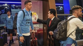 Erick Jumpa Bintang Argentina, Dapat Sarung Tangan Martinez