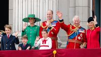 Kate Middleton Tampil Paling Atraktif Di Trooping The Colour, Beri ...