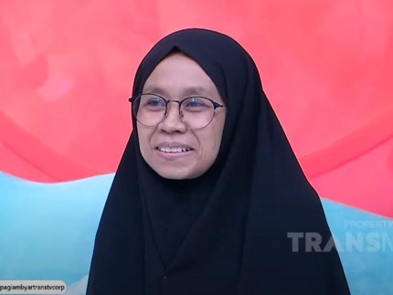 Bukan Petani, Ini Profesi Bunda Viral yang Ajak Anak Ngobrol Bahasa Inggris di Sawah