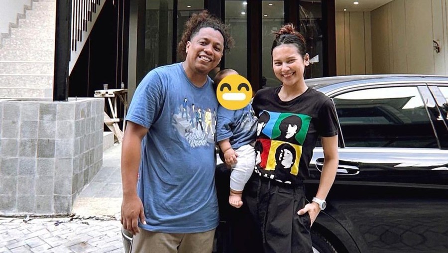 Definisi Beri Kebahagiaan, Arie Kriting Bangun Rumah Atas Nama Indah Permatasari Definisi Beri Kebahagiaan, Arie Kriting Bangun Rumah Atas Nama Indah Permatasari