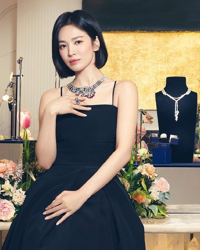 Selalu Pancarkan Kecantikan Mahal Ini Gaya Song Hye Kyo Saat Menghadiri Event Chaumet Dari