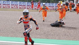 Sprint Race MotoGP Inggris: Alex Berjaya, Marc Marquez Menderita