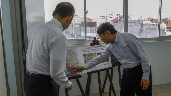 FOTO: Kaisar Jepang Naruhito 'Blusukan' ke Stasiun Pompa Air Pluit