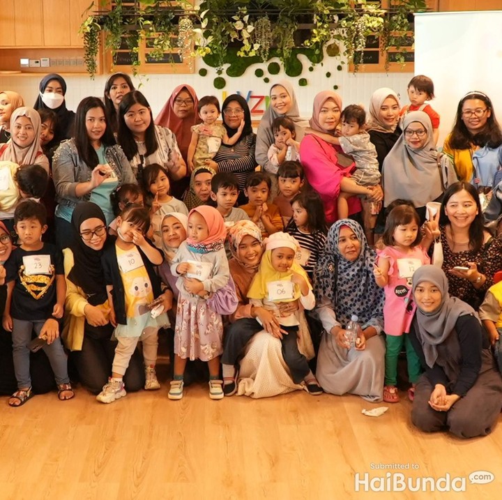 <p>Yup, sesi wajib di setiap <em>event</em>. Foto bareng sebelum pulang dan sampai ketemu lagi di acara HaiBunda Squad selanjutnya yaaa... (Foto: Tim HaiBunda)</p>