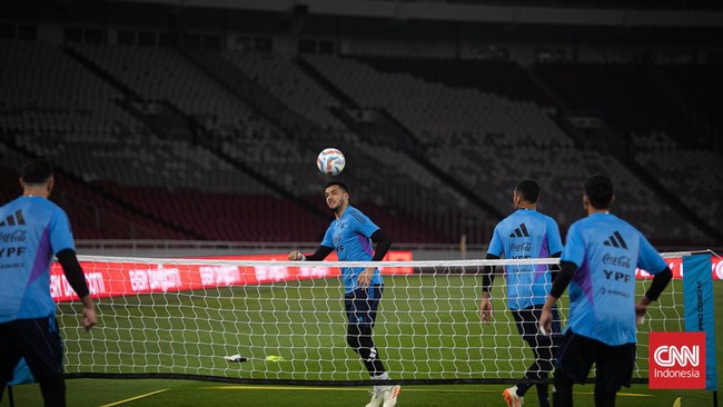 Timnas Indonesia akan menghadapi Argentina dalam laga FIFA Matchday di SUGBK, Senin (19/6). Berikut prediksi Indonesia vs Argentina.