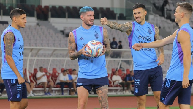 Netizen Indonesia memberi respons kocak setelah melihat timnas Argentina menjalani latihan perdana di GBK jelang melawan Indonesia.