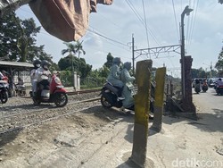 Ditutup KAI, Perlintasan Citayam TKP Angkot Tertabrak KRL Masih Dilalui Motor