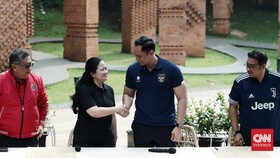 Hasto: Pertemuan Puan-AHY Happy, Sharing soal Jadi Anak Presiden