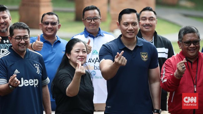 Suasana keakraban terbangun ketika Ketua PDIP Puan Maharani bertemu dengan Ketum Demokrat Agus Harimurti Yudhoyono (AHY) di Hutan Kota Plataran, Jakarta Pusat.