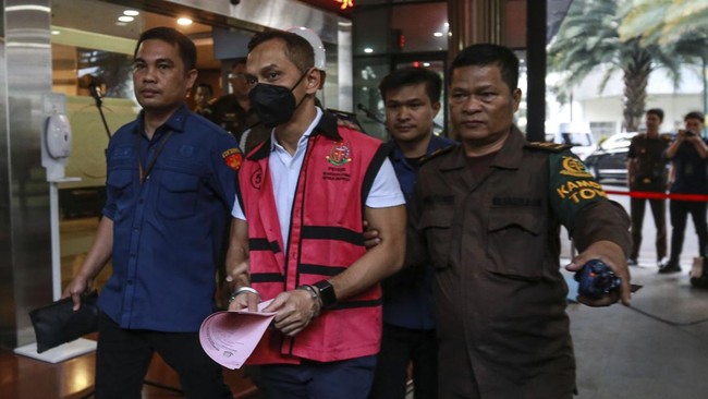 Kejaksaan Agung memeriksa satu staf PT SEI dalam kasus TPPU program BAKTI Kominfo untuk tersangka YUS dan WP.