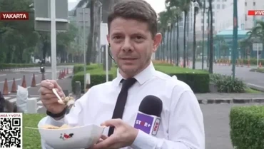 img-title Messi Bikin Sedih Indonesia, Jurnalis Argentina Malah Syok Disuguhi Bubur Ayam Senayan