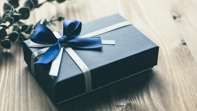 Bolehkah Guru Menerima Uang sebagai Kado di Hari Spesial?