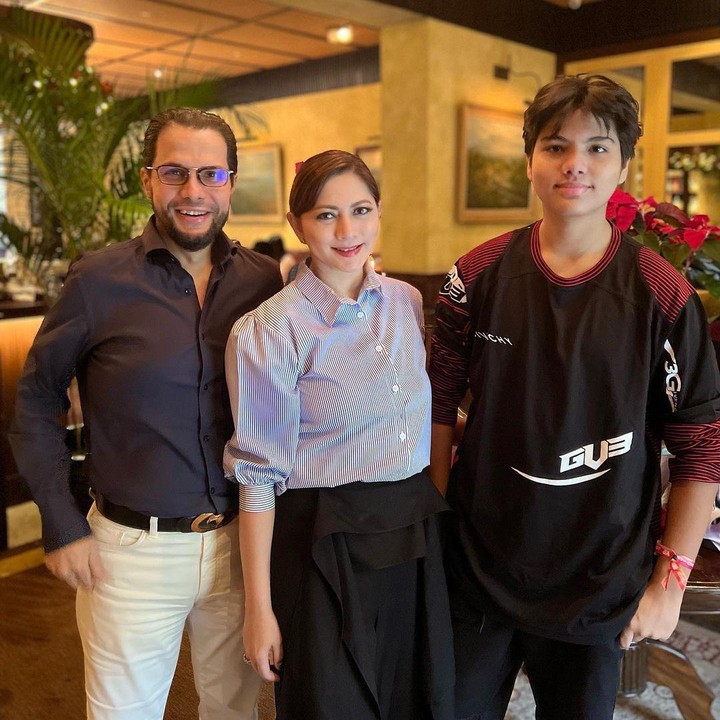 <p>Salah satunya dalam potret berikut. Di kolom komentar, ada netizen yang menyebut Xavier begitu mirip dengan sang ibunda. <em>"Xavier mirip banget sama emaknya,"</em> ujar akun @jevi***. Bagaimana menurut Bunda? (Foto: Instagram @cutkeke_xavier)<br /><br /><br /></p>