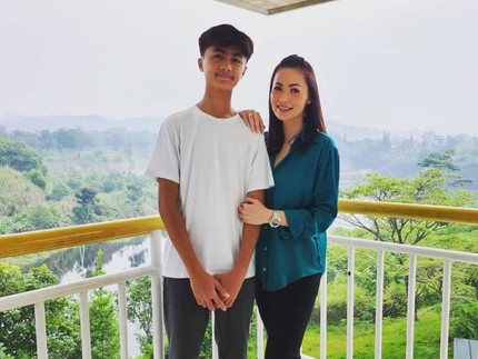 7 Potret Tampan Bintang Anak Christy Jusung dan Hengky Kurniawan yang Tingginya Melebihi Ibunda