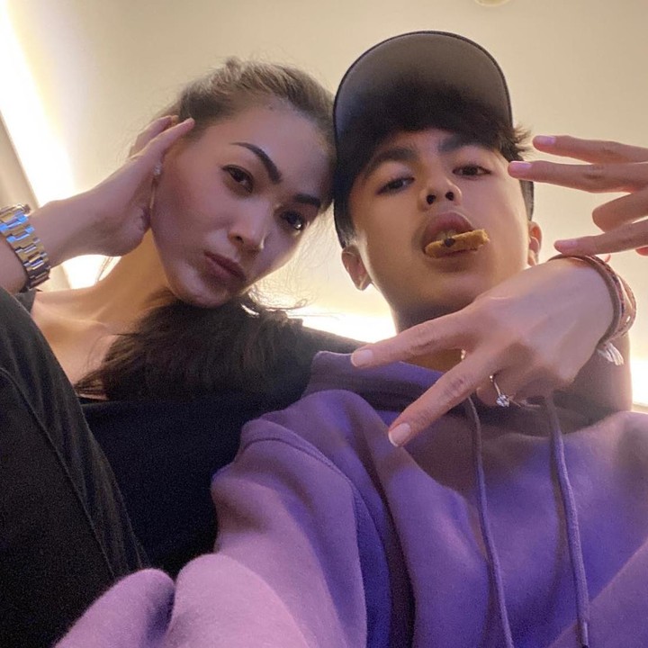 <p>Memiliki anak yang sudah remaja, Christy kerap disebut seperti kakak-adik dengan Bintang<em>. "Sdh besar ya Bintang..sm mamahnya dah kek adik kk,</em>" ucap @itha.a**** (Foto: Instagram @christyjusung)</p>