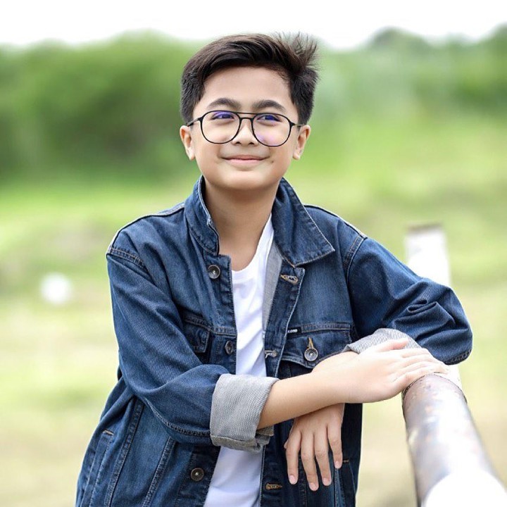 <p>Bintang Pratama kini sudah beranjak remaja. Putra sulung Hengky Kurniawan itu memiliki paras seperti sang Ayah, ya? (Foto: Instagram @christyjusung)</p>