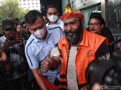 Bupati Mamberamo Tengah Nonaktif Ricky Pagawak Didakwa Terima Suap Rp 75 M