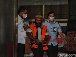 5 Hal Terungkap dari Dakwaan Suap dan TPPU Eks Bupati Mamberamo Tengah
