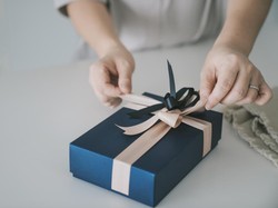 17+ Rekomendasi Kado untuk Guru: Hadiah Simpel, Elegan, hingga Kreatif