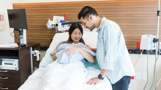 Ketahui Aturan Cuti Melahirkan untuk Suami