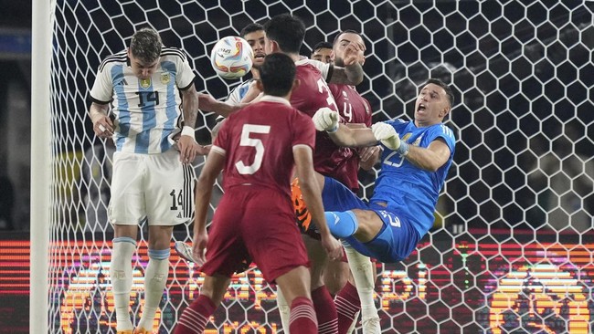 Pelatih Argentina Lionel Scaloni mengatakan tidak ada pemain Indonesia yang spesial usai laga di Stadion Utama Gelora Bung Karno, Jakarta, Senin (19/6).