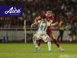 Kata Elkan Baggott soal Sundulannya yang Repotkan Emi Martinez