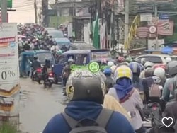 Jalan Kawasan Mampang Depok Tergenang Air, Lalin Sempat Macet