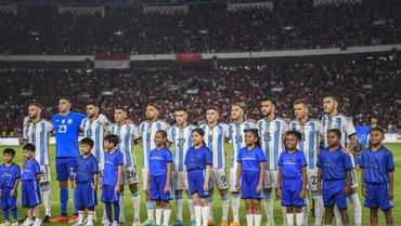 Jokowi Syok Pergoki Jan Ethes Jadi Pendamping Emi Martinez di GBK
