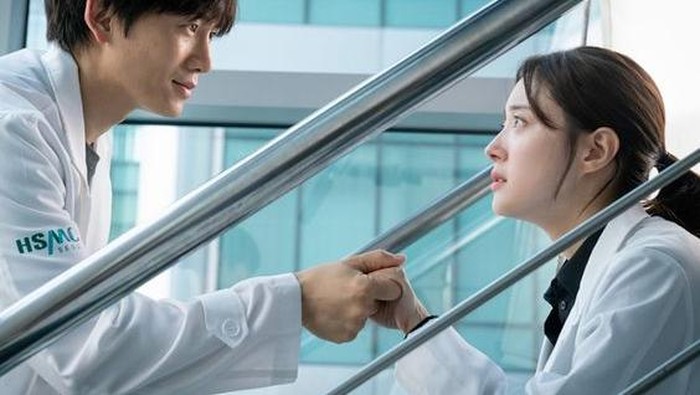 Drakor Bertema Medis yang Juga Sajikah Kisah Cinta Romantis, Bikin Baper!