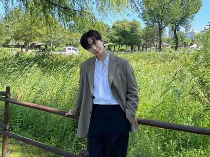 7 Potret Tampan Lee Junho, Idol K-Pop Sekaligus Aktor Ternama