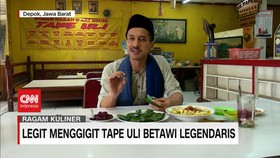 VIDEO: Legit Menggigit Tape Uli Betawi Legendaris