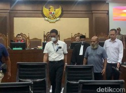 Lukas Enembe Mengaku Masih Sakit, Hakim Tetap Lanjutkan Sidang Dakwaan