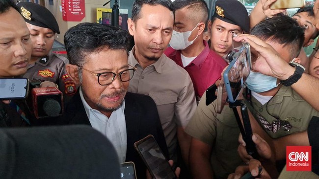 Menteri Pertanian Syahrul Yasin Limpo diperiksa KPK terkait dengan dugaan perkara korupsi yang terjadi di tubuh Kementerian Pertanian yang ia pimpin.