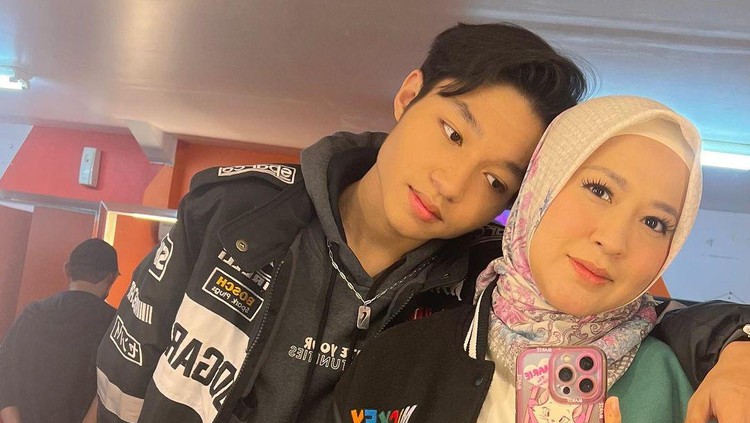 okie agustina dan kiesha alvaro