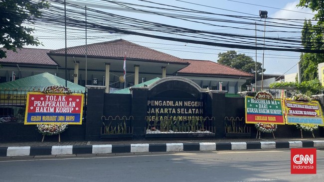 Sidang praperadilan yang diajukan Sekretaris Mahkamah Agung (MA), Hasbi Hasan melawan Komisi Pemberantasan Korupsi (KPK) ditunda.