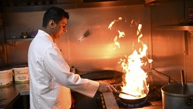FOTO: Senjakala Masakan Balti Tergusur Restoran Cepat Saji