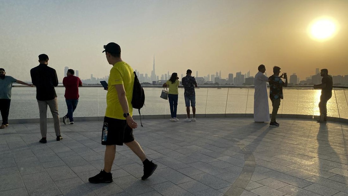 FOTO: Sketsa Senja di Balik Pencakar Langit Kota Dubai