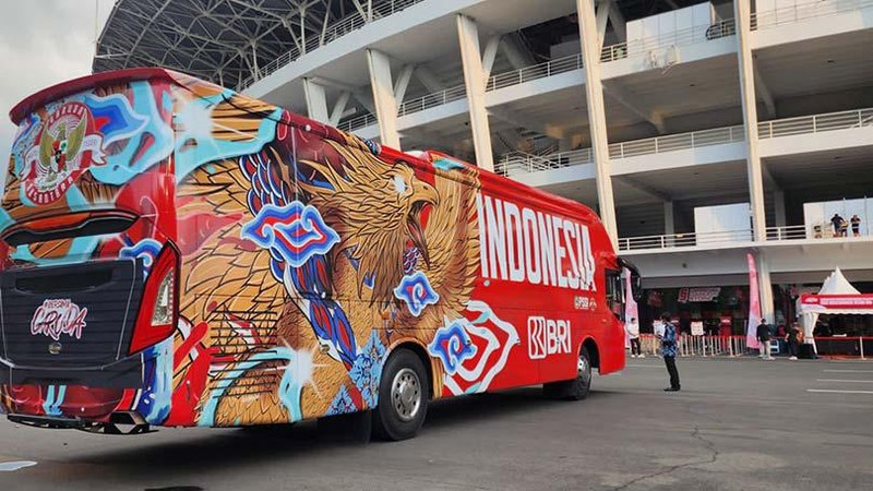 BRI mewujudkan dukungan terhadap ekosistem sepak bola Indonesia dengan memberikan satu unit bus bagi Tim Nasional (Timnas) Garuda.