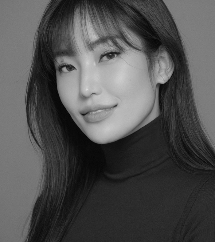 Ayu Dewi juga memiliki paras oriental, sehingga pas banget saat fotonya dipasangi filter AI ala Korea. Banyak warganet berpendapat, tampilan Ayu Dewi yang ini bikin ia bertambah cantik natural dan lebih muda. /Foto: Instagram.com/mrsayudewi