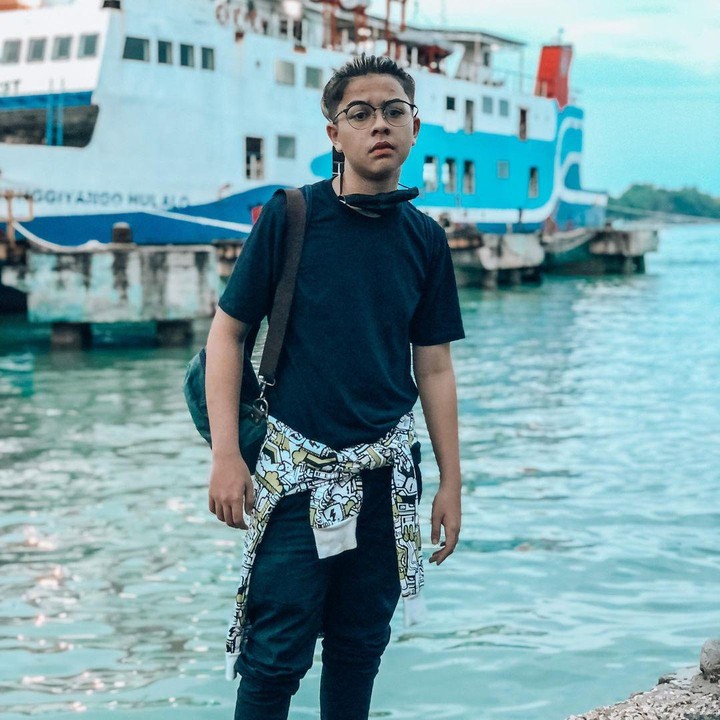 <p>Selain profesinya saat ini yang menarik, <em>visual</em> Baim juga berhasil menyita perhatian publik. Pasalnya, ia memiliki paras yang begitu tampan dan juga dikenal sangat <em>stylish,</em> Bunda. (Foto: Instagram@baimalkatiri)</p>
