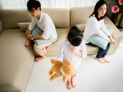 7 Dampak Perceraian pada Kesehatan Mental Anak, Bisa Bikin Si Kecil Ansos