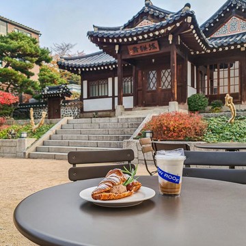 img-title 5 Kafe Paling Aesthetic yang Wajib Kamu Kunjungi di Korea, Ada yang Sering Muncul di Drakor!