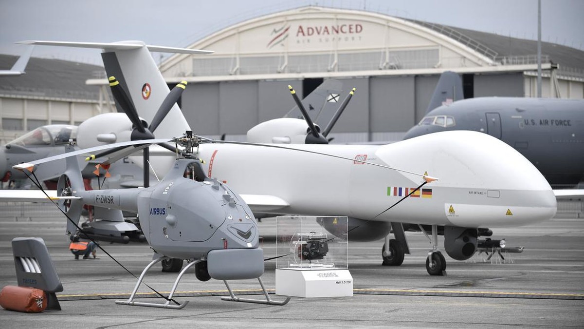FOTO: Deru Jet Tempur Hingga Drone di Paris Air Show