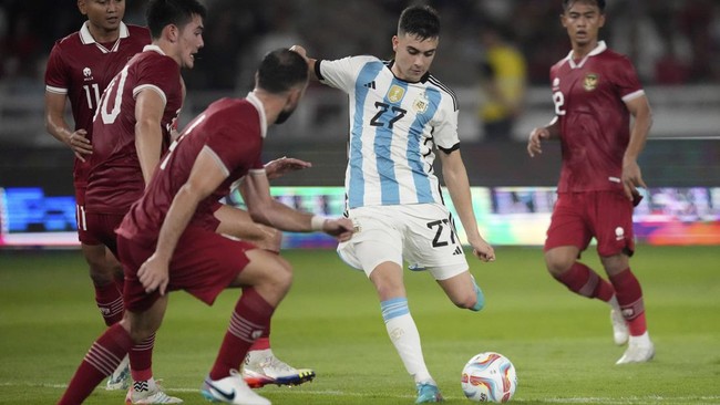 Pemain muda Argentina, Facundo Buonanotte tak menyembunyikan kegembiraannya usai menjalani debut bersama Albiceleste dalam duel lawan Timnas Indonesia.