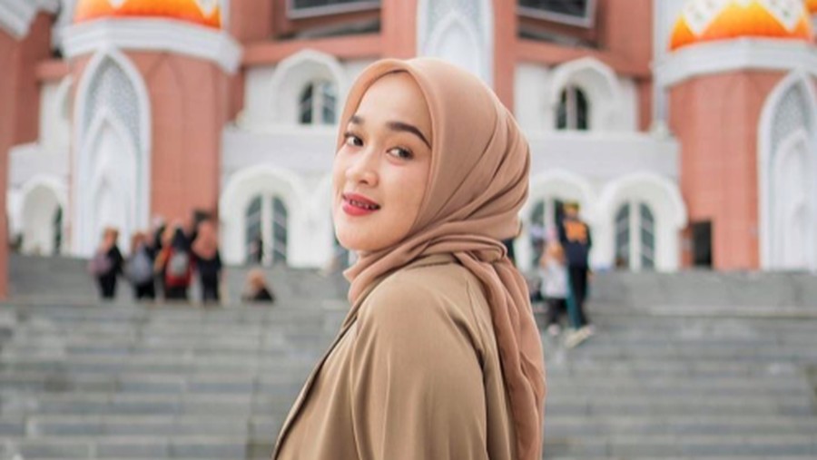 Gaya Hijab Simple Ririe Fairus Gaya Hijab Simple Ririe Fairus