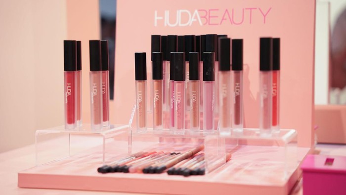 Huda Beauty Kini Resmi Ada di Indonesia, Apa Produk yang Kamu Incar?