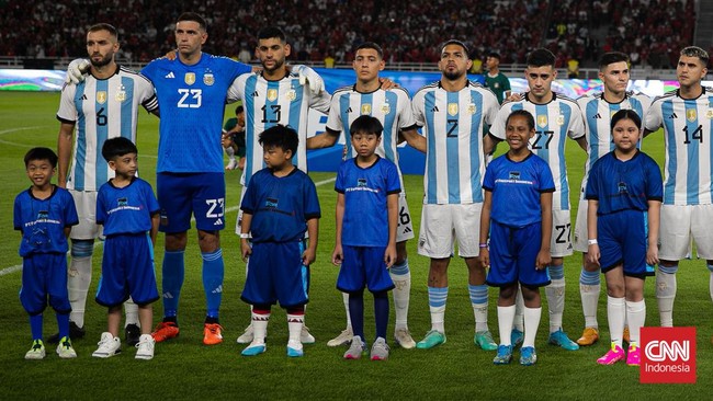 Wali Kota Solo Gibran Rakabuming Raka merespons Jan Ethes menjadi player escort atau pendamping pemain Indonesia vs Argentina.