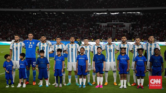 Sejumlah netizen memprotes timnas Argentina hanya mengucapkan selamat Idul Adha kepada Bangladesh.